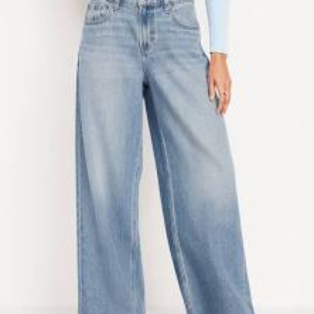 New with tags. Old Navy mid-rise Light Wash Flare Wide-Leg Jeans